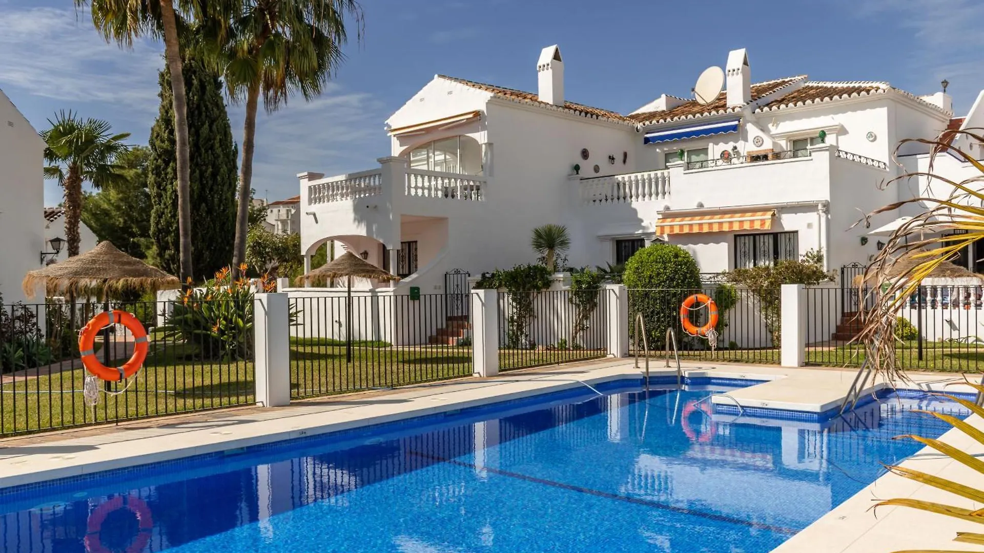 Apartment Las Palmas 9A - Oasis Properties Nerja Spain