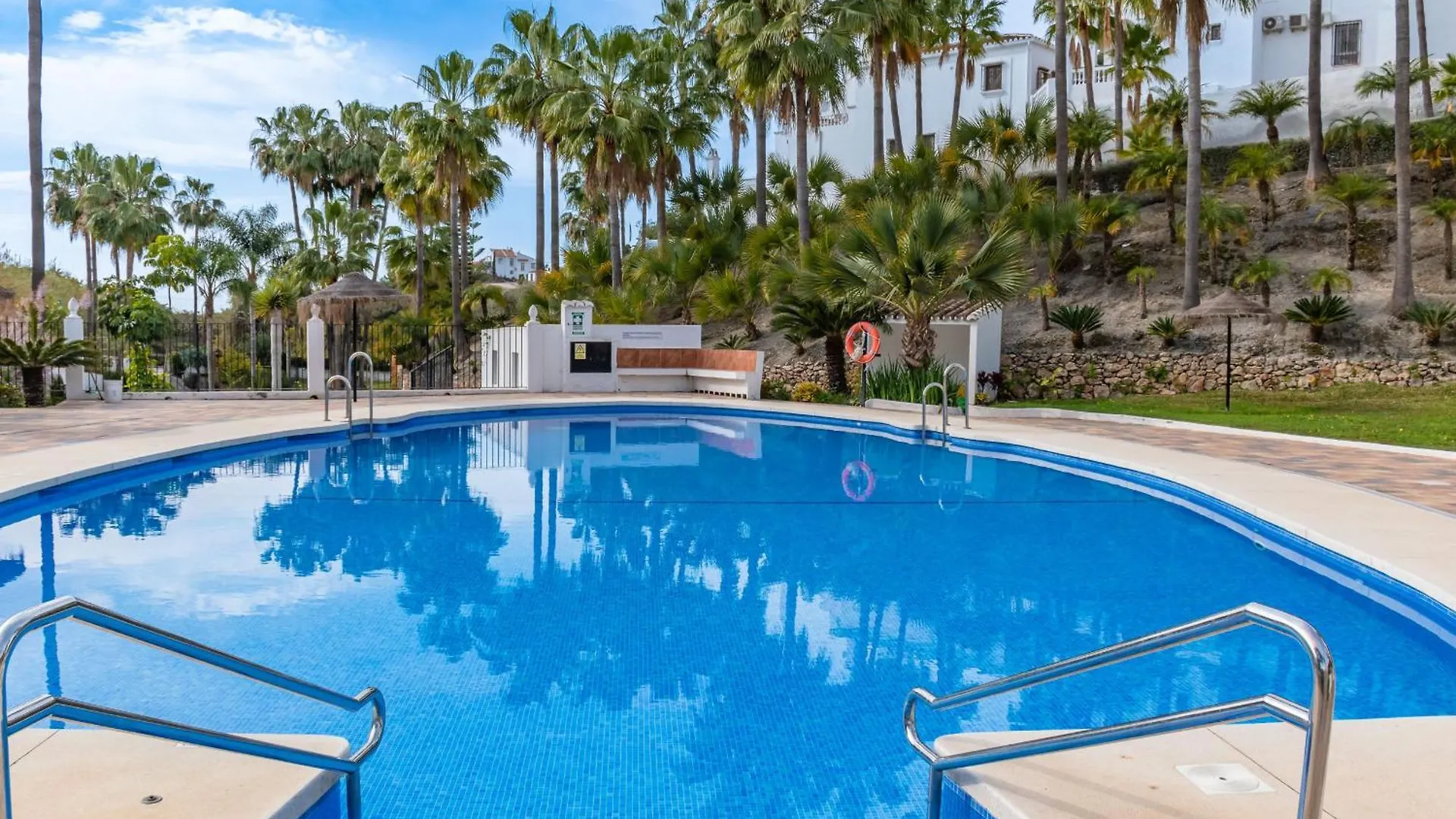Apartment Las Palmas 9A - Oasis Properties Nerja Spain