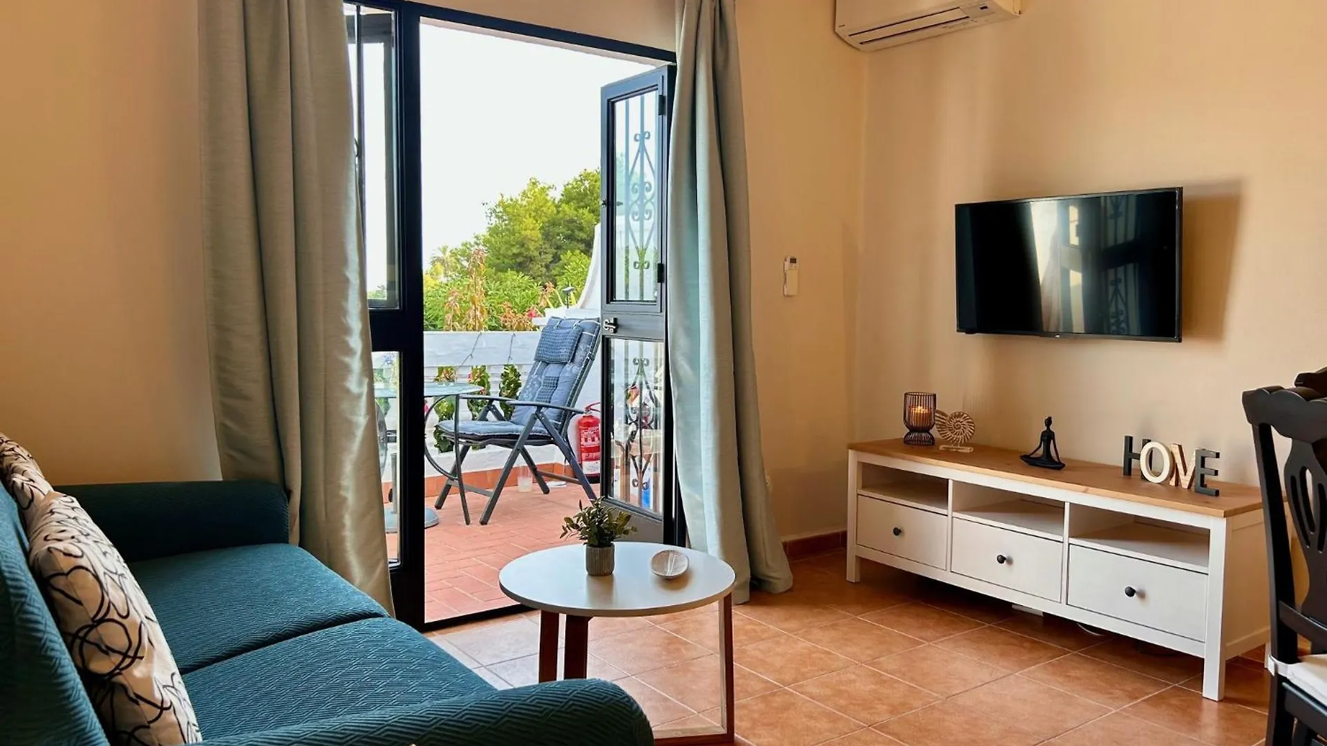 Apartment Las Palmas 9A - Oasis Properties Nerja Spain